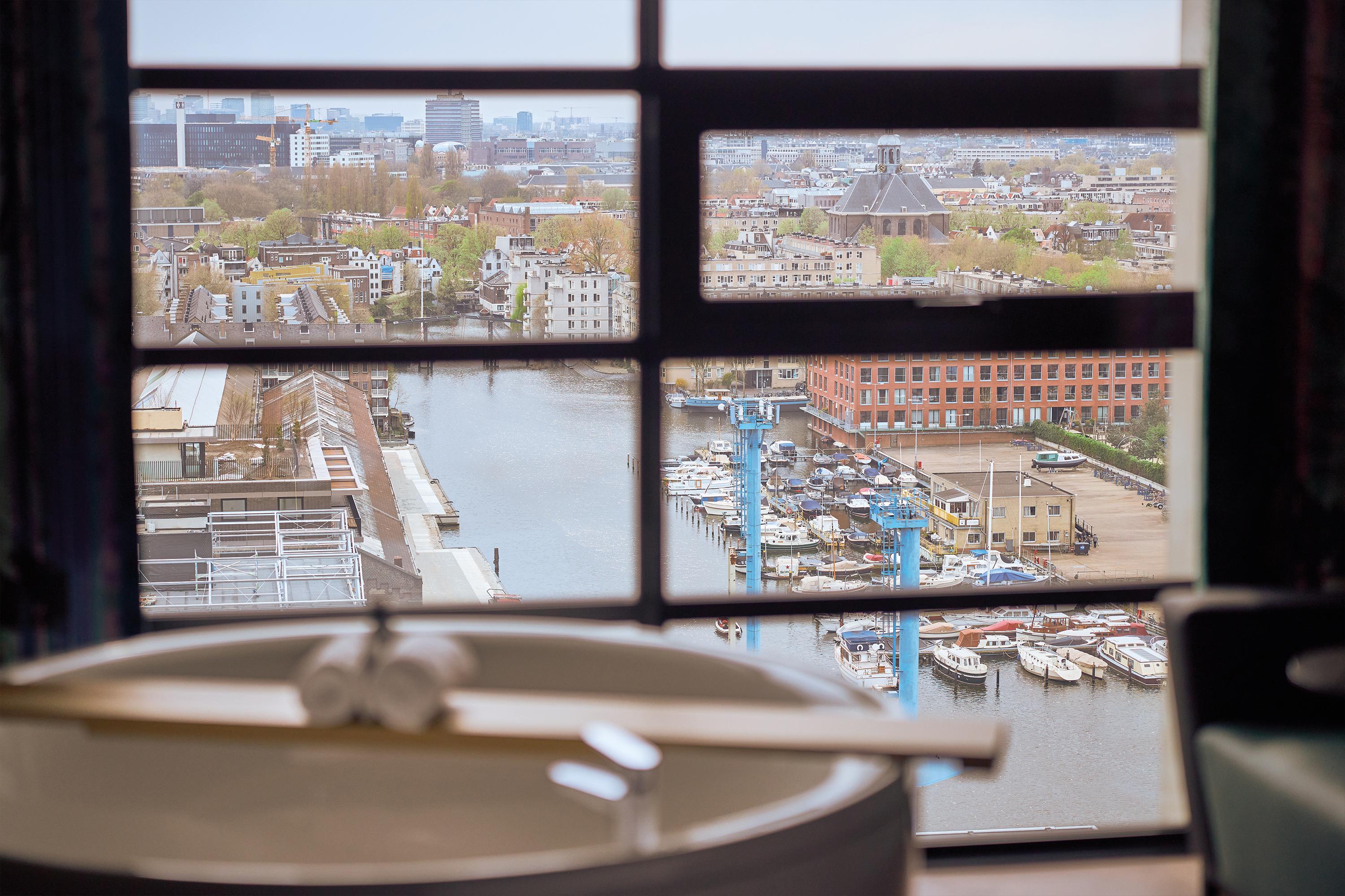 Inntel Hotels Amsterdam Landmark Dış mekan fotoğraf View of the city of Rotterdam from the top of the tower